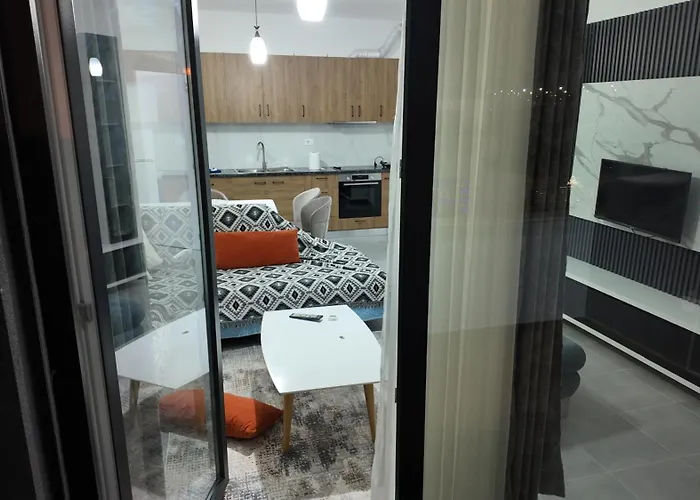 Tourist * Τίρανα